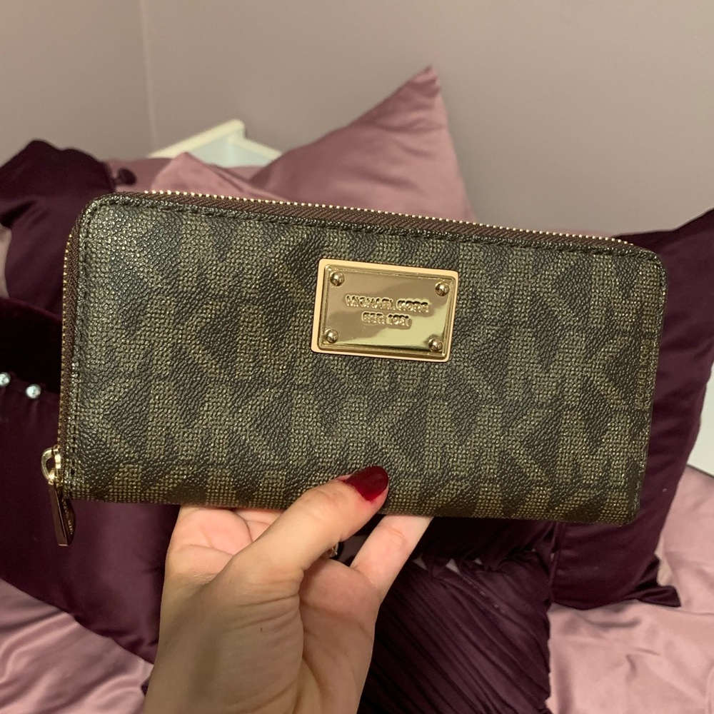 New Authentic Michael Kors Long Zipper Wallet